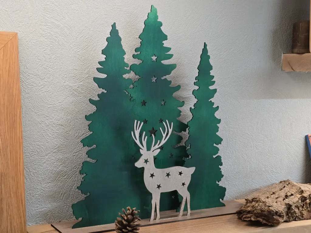 Forêt de sapins – déco de Noël en bois (laser & peinture à la main)