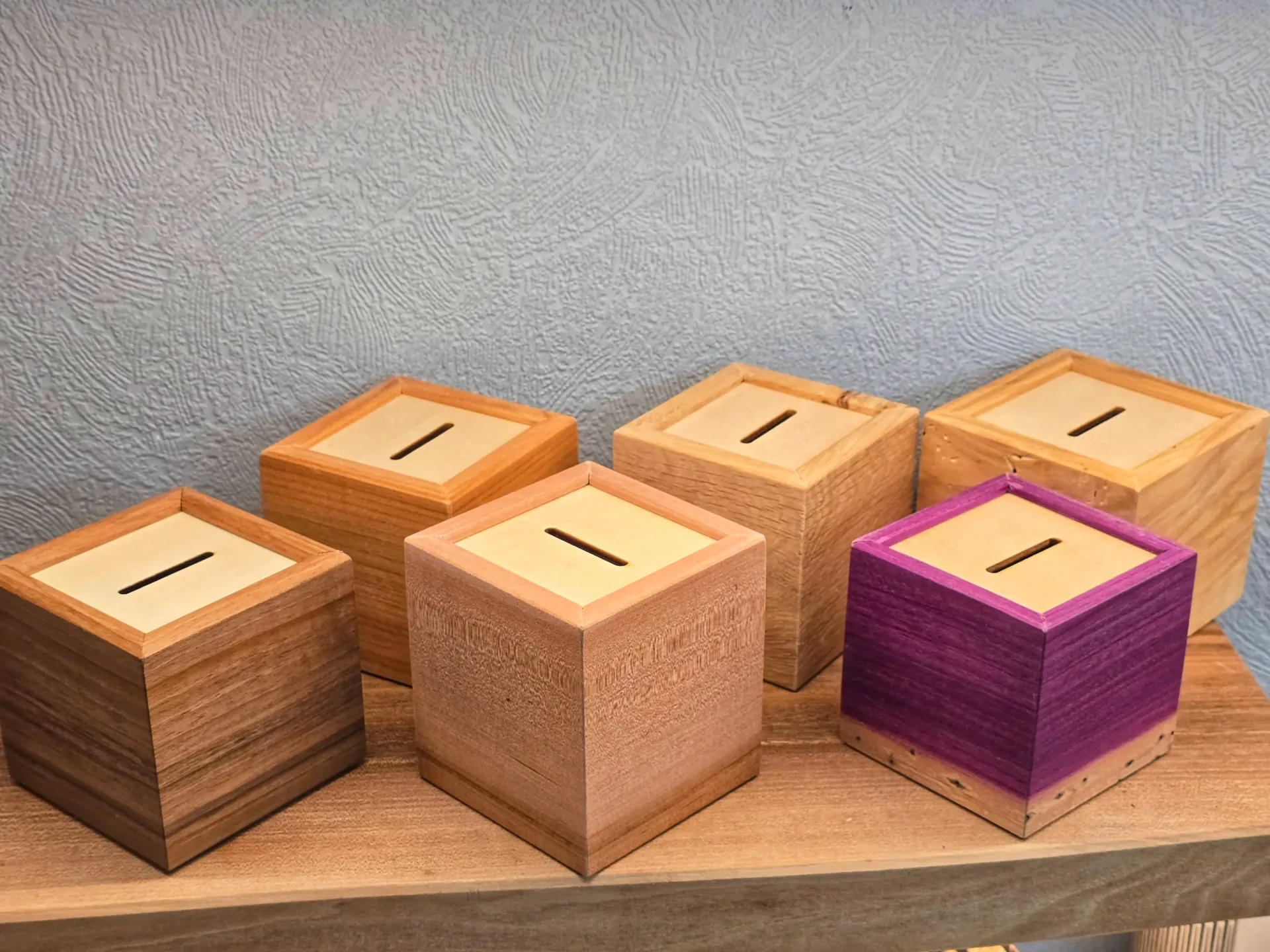 Tirelire en bois massif