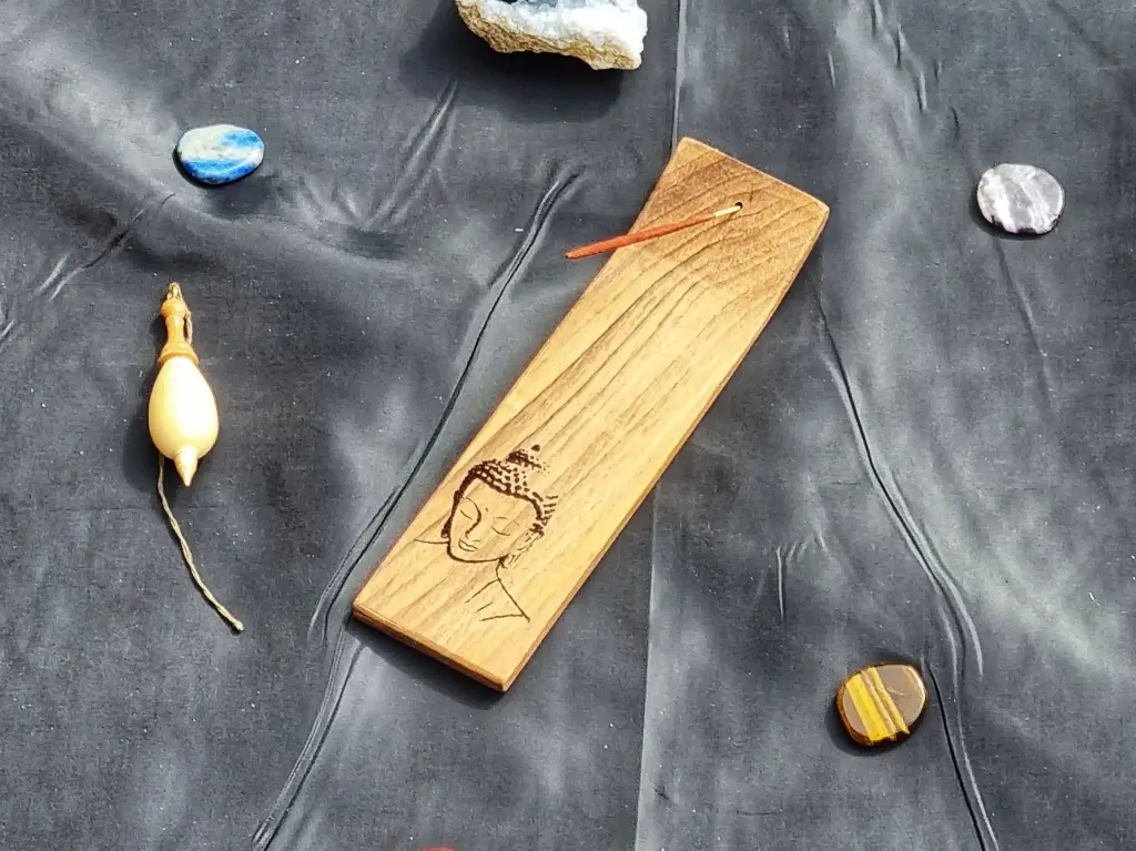 Support à encens (Noyer, visage zen)