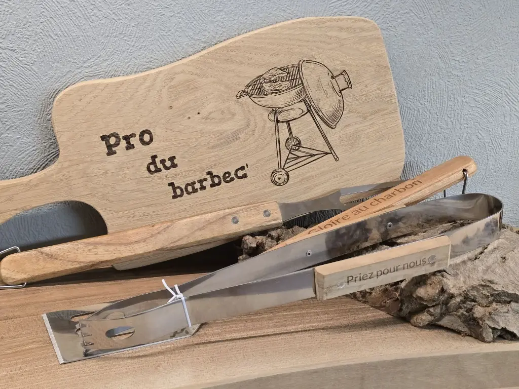 Ustensiles à Barbecue (Kit avec planche à découper)